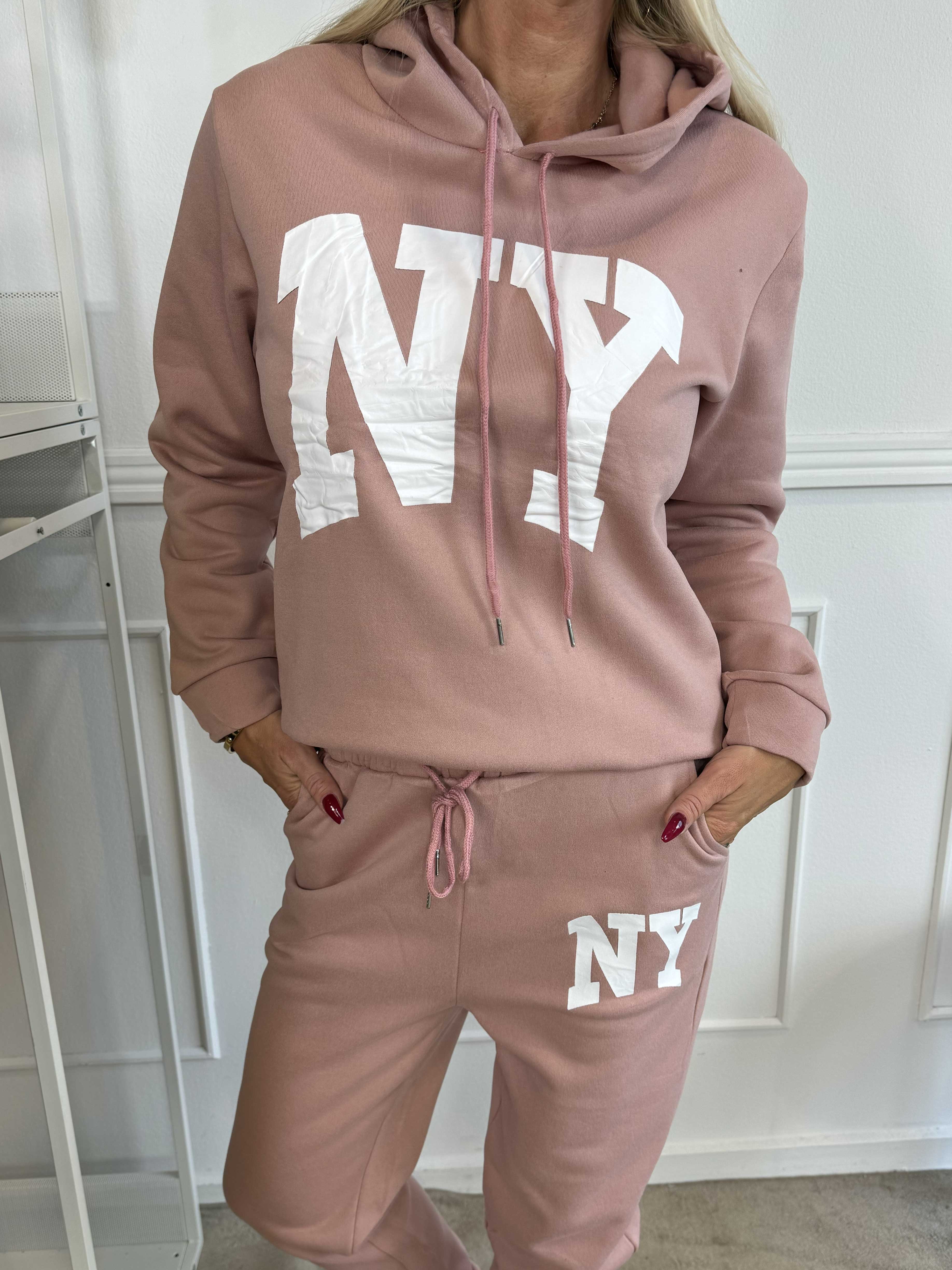 Ania - Joggingdräkt med NY-stående